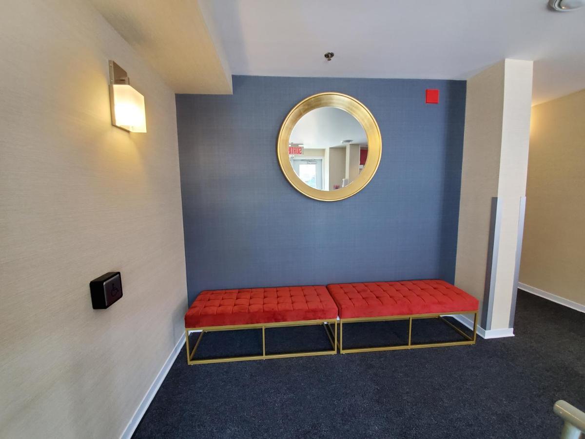 Econo Lodge Монреаль Экстерьер фото
