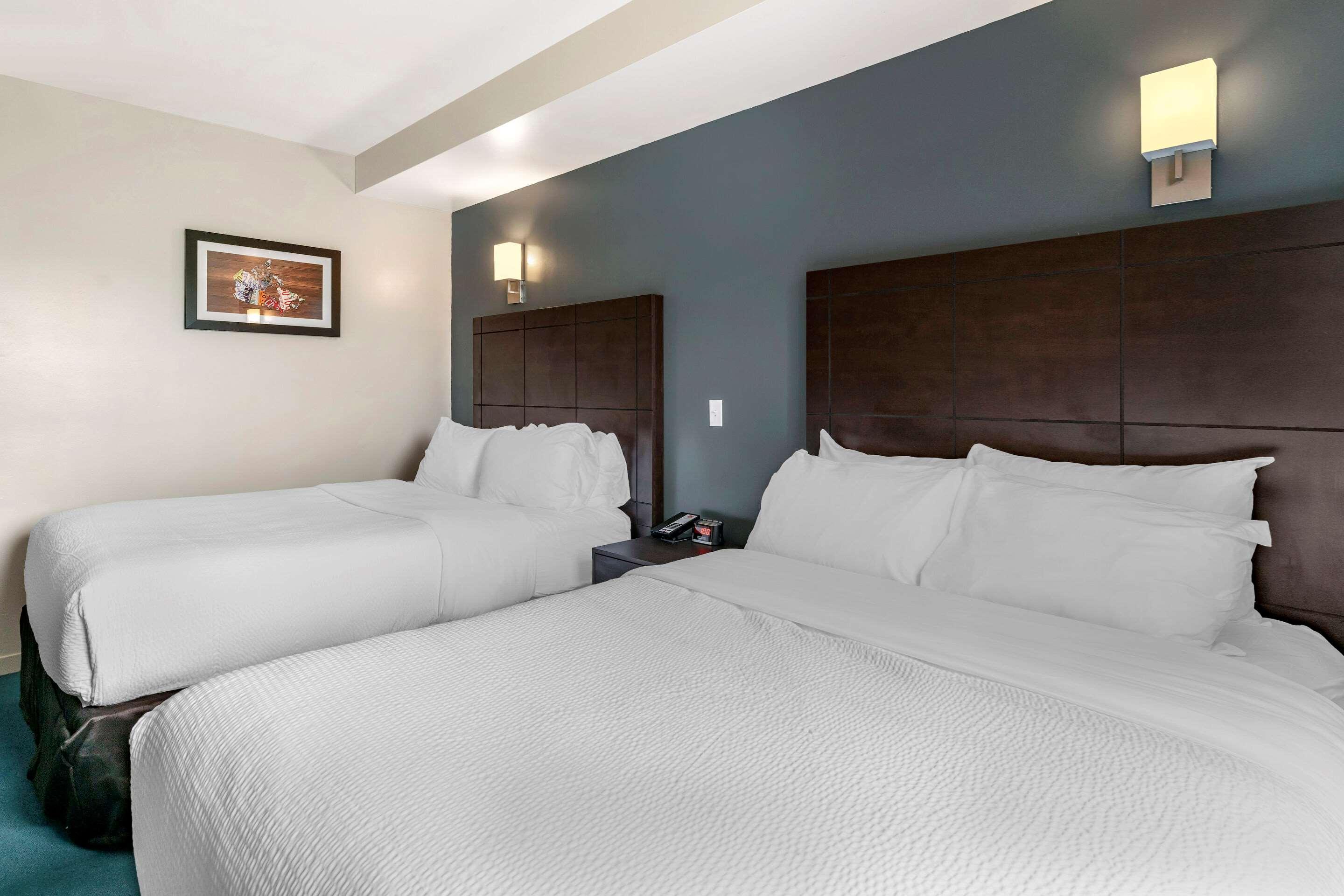 Econo Lodge Монреаль Экстерьер фото
