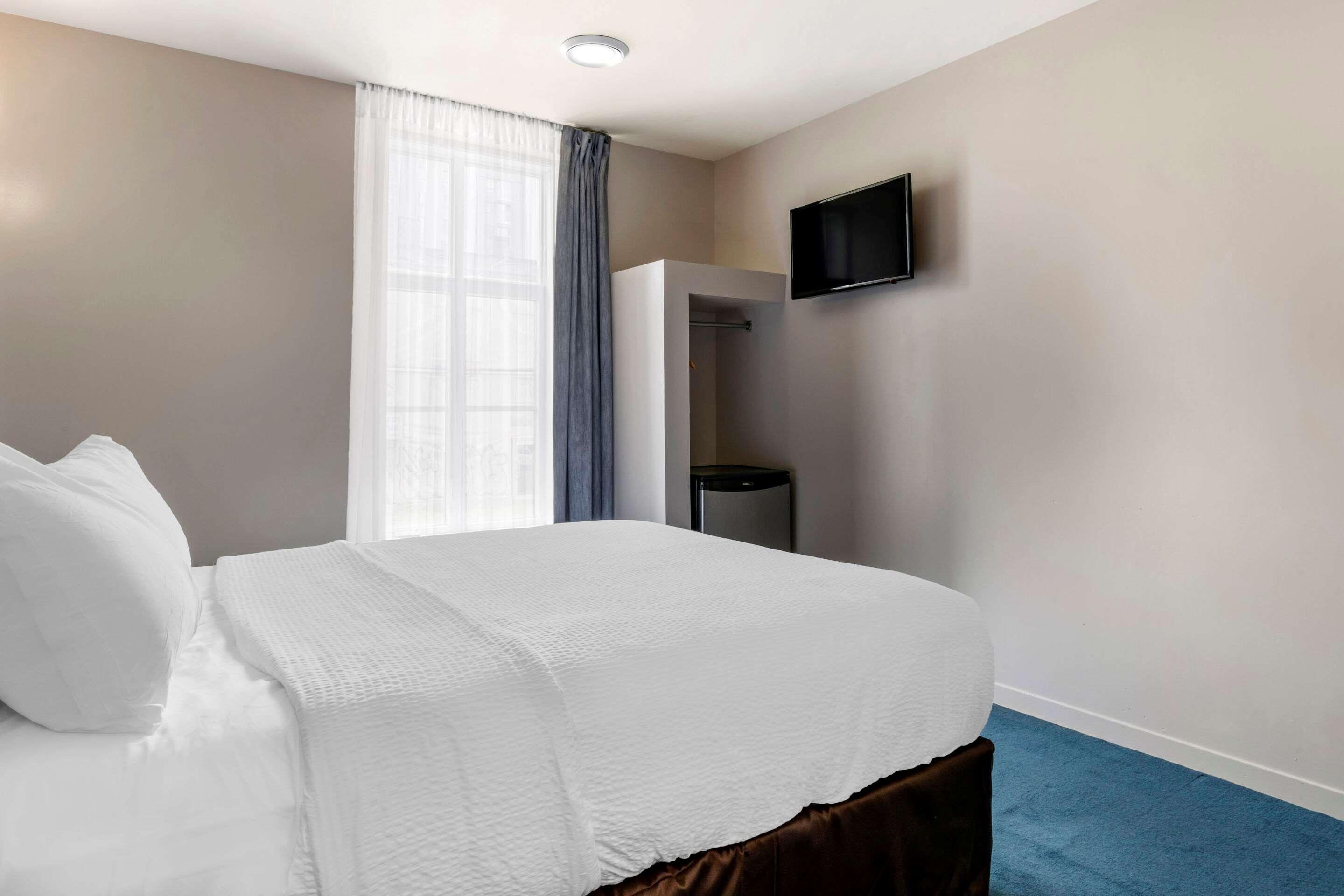 Econo Lodge Монреаль Экстерьер фото