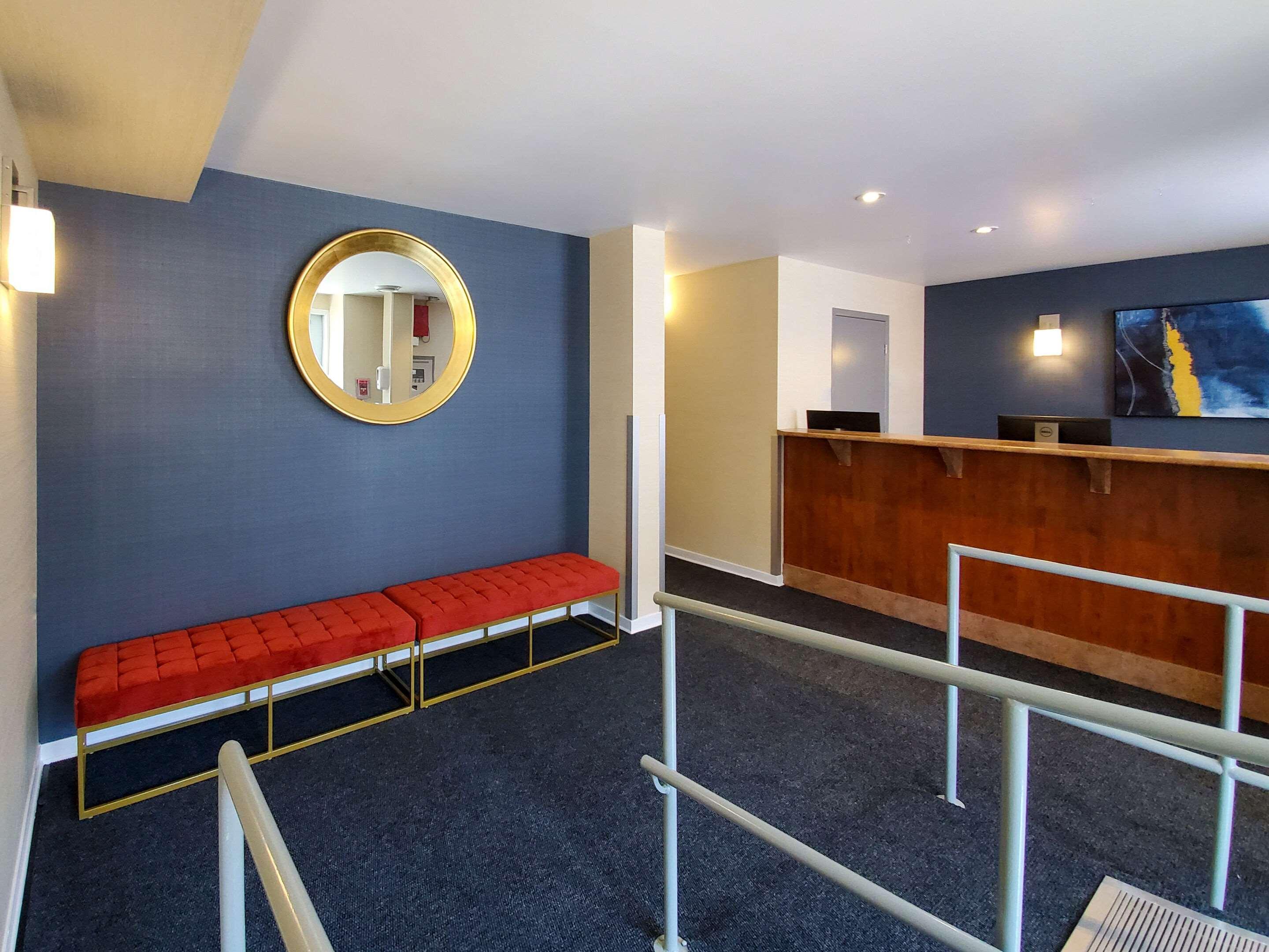 Econo Lodge Монреаль Экстерьер фото