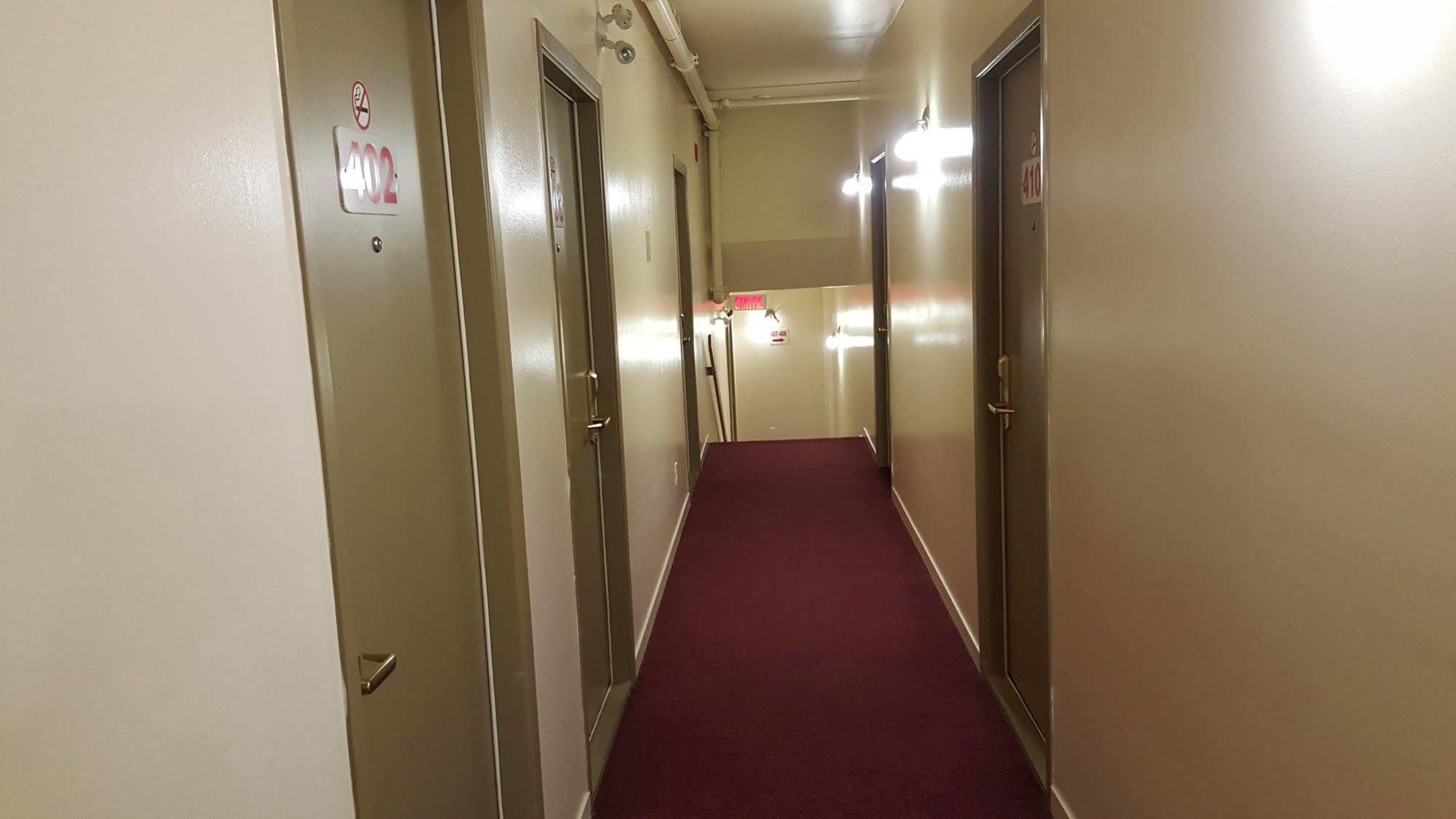 Econo Lodge Монреаль Экстерьер фото