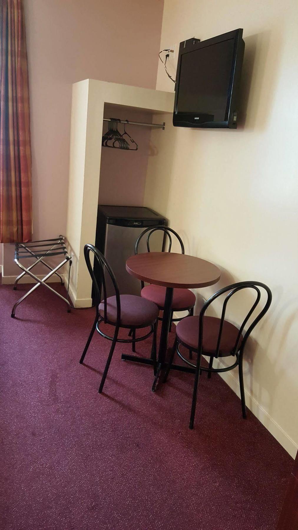 Econo Lodge Монреаль Экстерьер фото