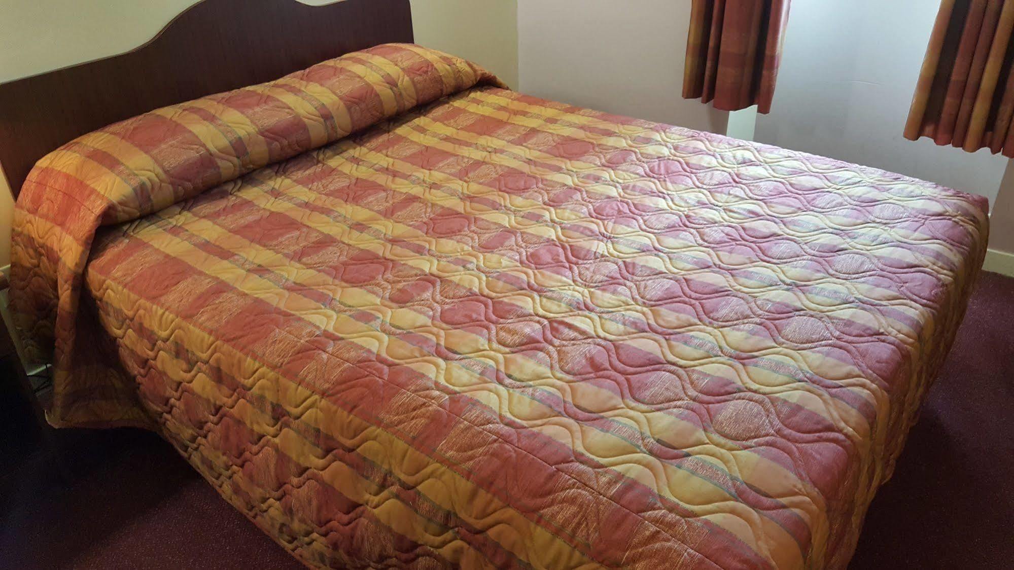 Econo Lodge Монреаль Экстерьер фото