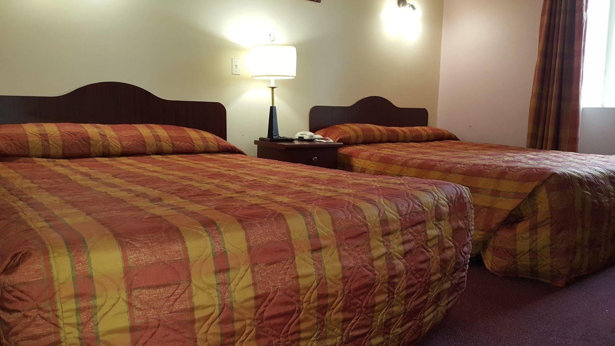 Econo Lodge Монреаль Экстерьер фото