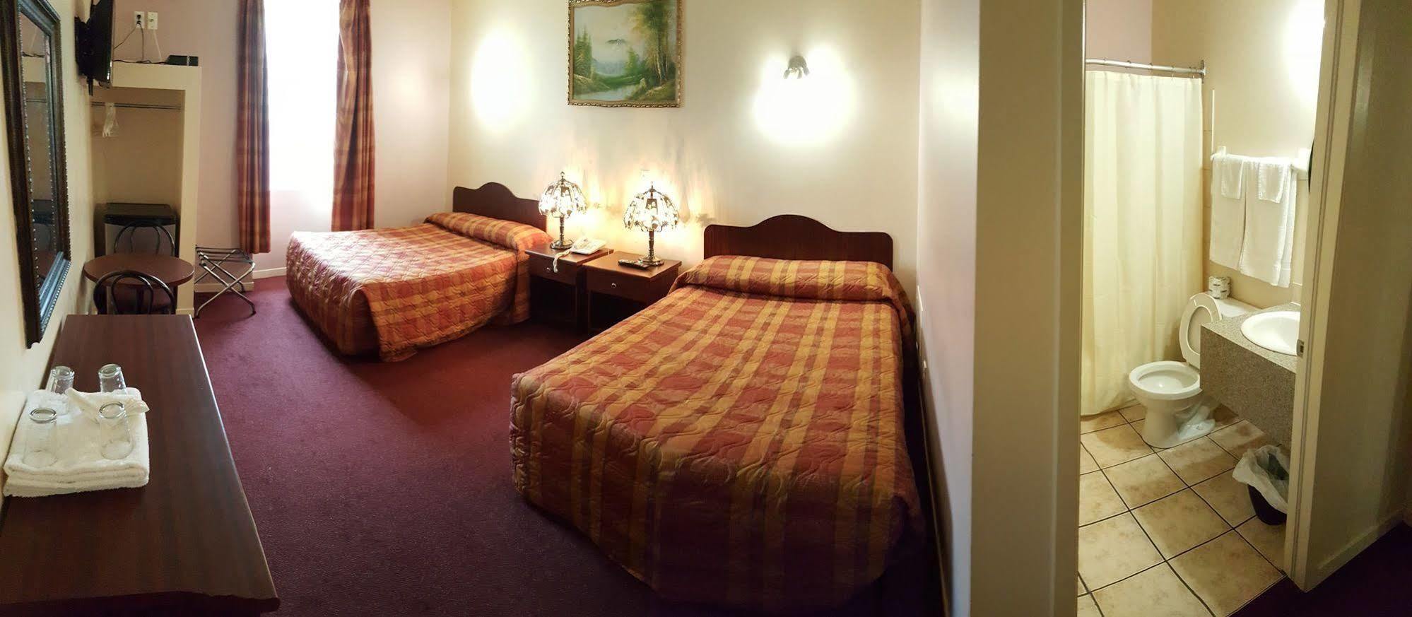 Econo Lodge Монреаль Экстерьер фото