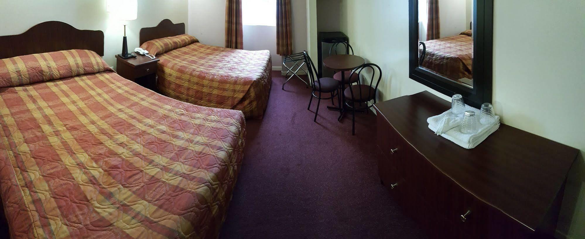 Econo Lodge Монреаль Экстерьер фото